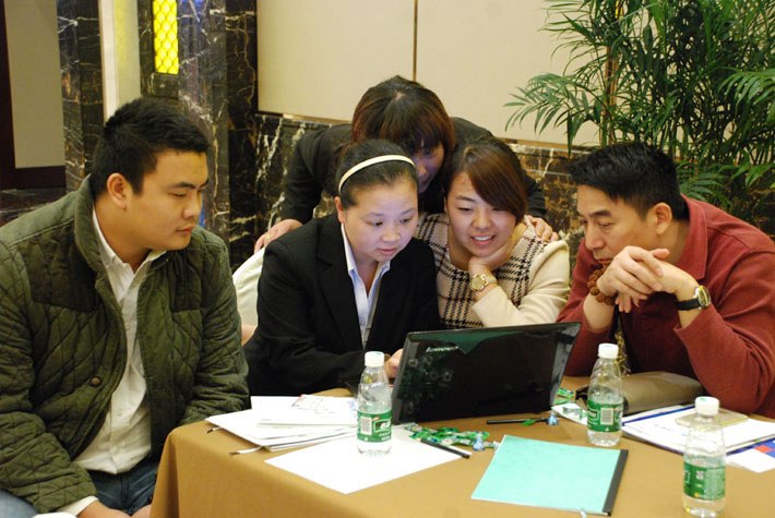 高瞻遠(yuǎn)矚，移攬?zhí)煜? 2014年百度移動推廣峰會會議報道